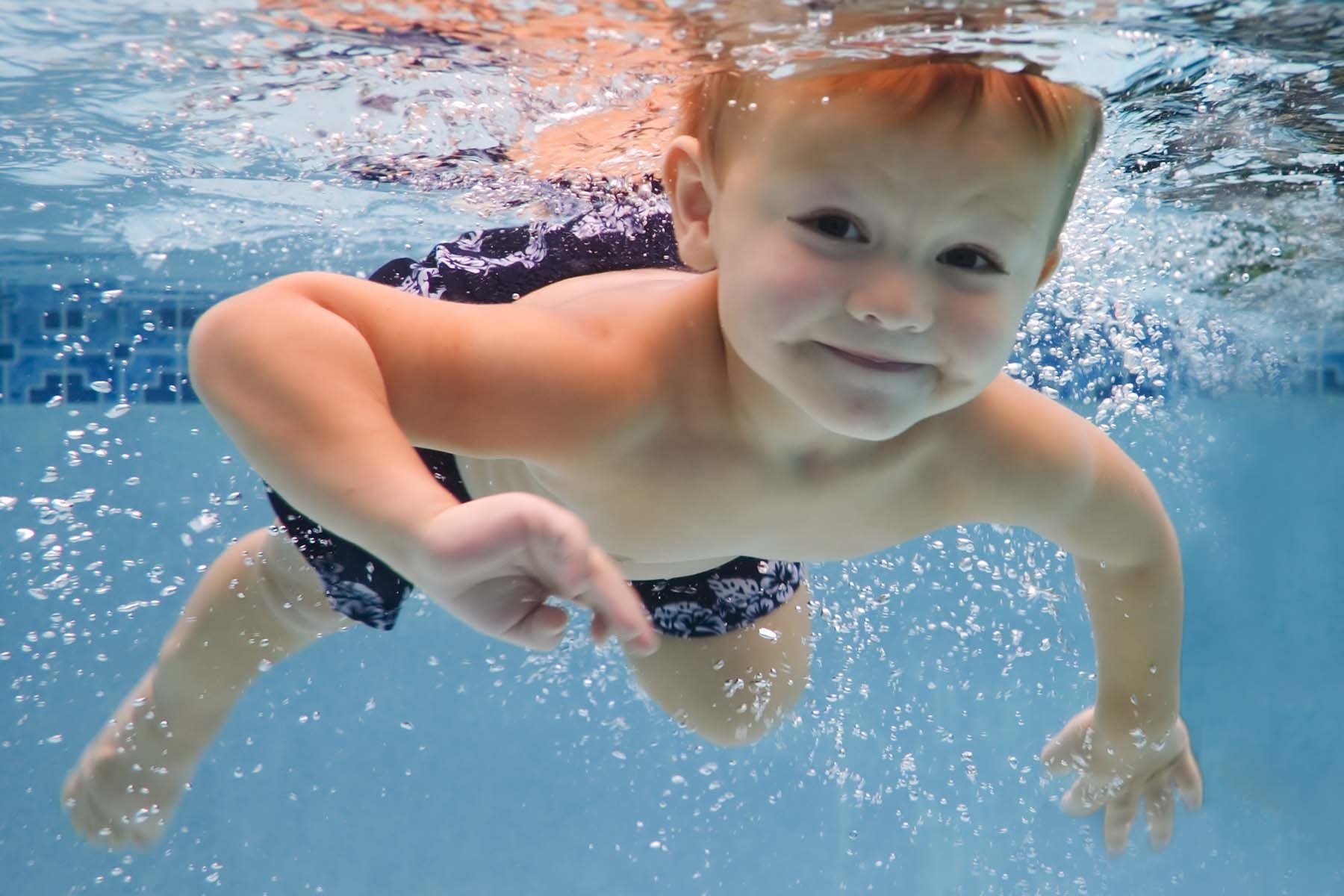 Учить купаться. Дети воды. Дети в бассейне. Дети плавают. Плавание дети.