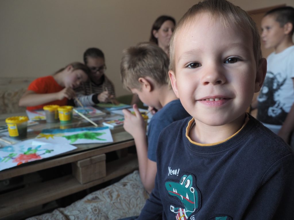 «За гранью возможного»: в Кемерове особенные дети нарисовали свои мечты