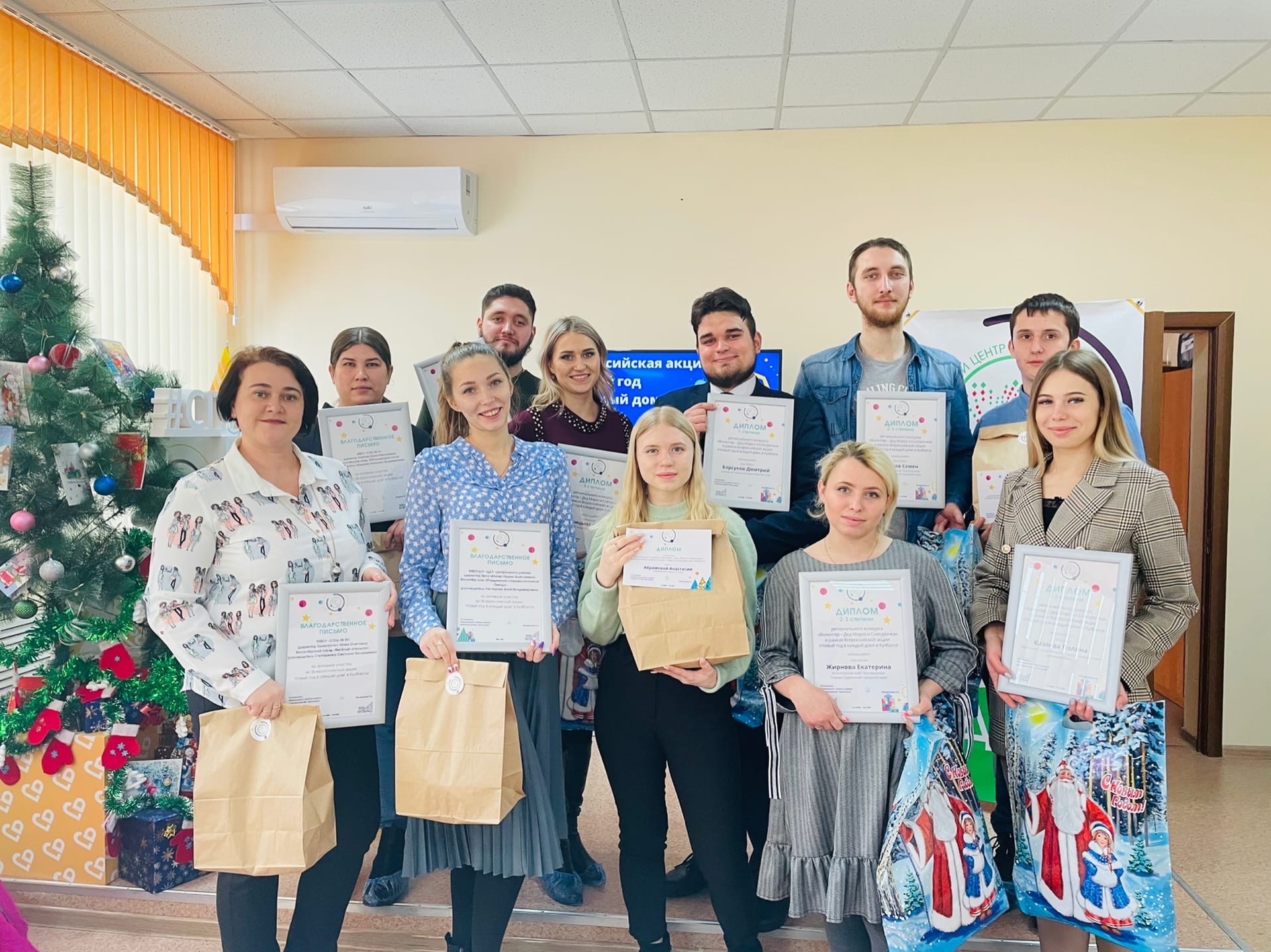 В Кузбассе назвали имена лучших Дедов Морозов и Снегурочек среди волонтёров